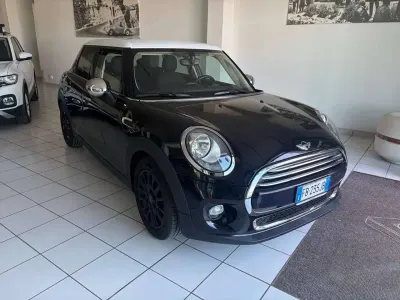 Usata Mini Cooper D Business 116 CV (85 kW) 2015 Nero Utilitaria