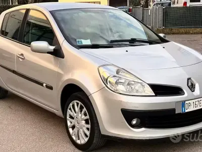 Käytetty Renault Clio II LE 75 HP (55 kW) 2008 Harmaa Sedan