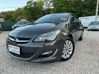 Usata Opel Astra Cosmo 131 CV (96 kW) 2014 Nero Berlina