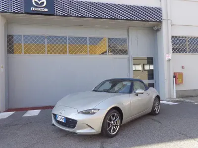 Usata Mazda MX5 Kizuna 132 CV (97 kW) 2024 Platimum quartz Cabrio
