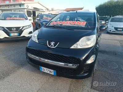 Gebraucht Peugeot 107 68 PS (50 kW) 2010 Schwarz Kleinwagen