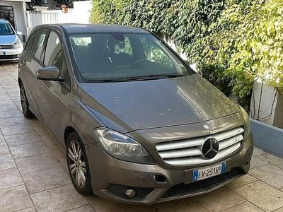Mercedes B200