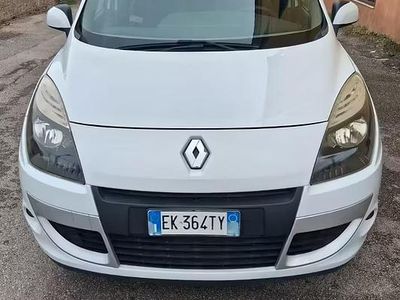Usata Renault Scénic III 110 CV (80 kW) 2011 Bianco Monovolume
