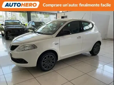 Usata Lancia Ypsilon Gold 70 CV (51 kW) 2019 Bianco Utilitaria