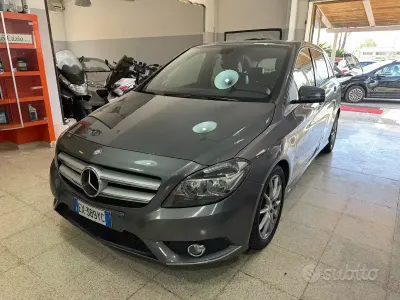 Usata Mercedes B180 Premium 109 CV (80 kW) 2014 Grigio Utilitaria