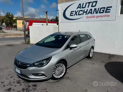 Usado Opel Astra Business 110 CV (80 kW) 2019 Gris Familiar
