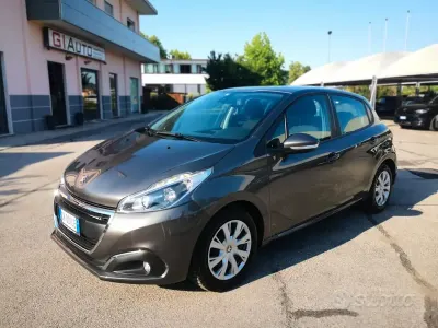 Usata Peugeot 208 82 CV (60 kW) 2018 Grigio Utilitaria