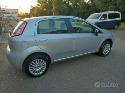 Usata Fiat Grande Punto 70 CV (51 kW) 2014 Grigio Utilitaria