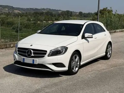 Usata Mercedes A160 90 CV (66 kW) 2015 Bianco Utilitaria