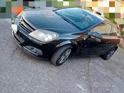 Usata Opel Astra GTC 82 CV (60 kW) 2005 Nero Coupé