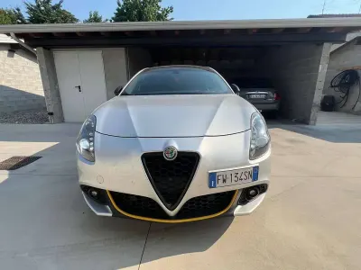 Usata Alfa Romeo Giulietta Veloce 170 CV (125 kW) 2019 Argento Utilitaria