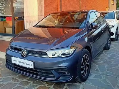 Usata VW Polo Life 95 CV (69 kW) 2023 Grigio Utilitaria