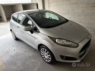 Usata Ford Fiesta 60 CV (44 kW) 2016 Grigio Utilitaria