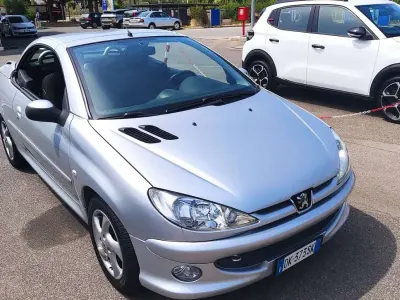 Usata Peugeot 206 CC 109 CV (80 kW) 2007 Grigio Cabrio