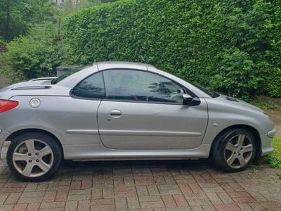 Begagnad Peugeot 206 CC 109 HK (80 kW) 2005 Cab