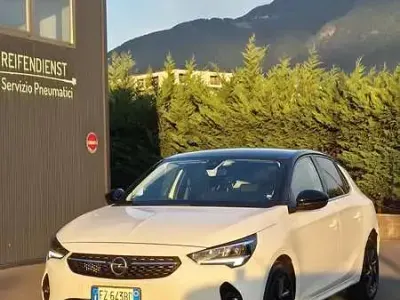 Usata Opel Corsa GS Line 101 CV (74 kW) 2020 Bianco Utilitaria