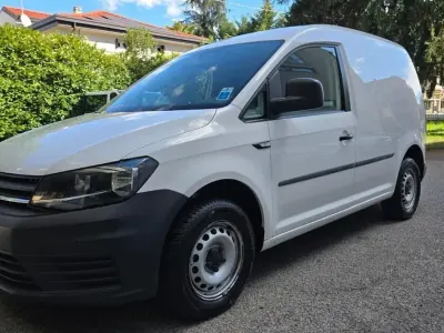 Käytetty VW Caddy Highline 101 HP (74 kW) 2018 Valkoinen Tila-auto