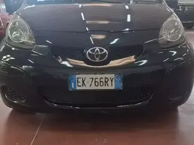 Usata Toyota Aygo 68 CV (50 kW) 2011 Nero Utilitaria
