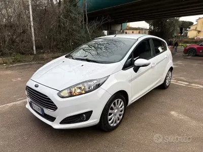 Usata Ford Fiesta Business Edition 75 CV (55 kW) 2016 Bianco Utilitaria