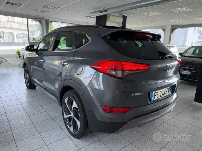 Usata Hyundai Tucson Xpossible 136 CV (100 kW) 2015 Grigio SUV