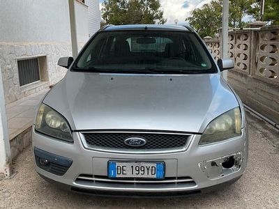 Käytetty Ford Focus 90 HP (66 kW) 2007 Harmaa