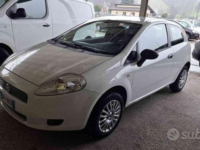 Bianco Usata 2009 Fiat Grande Punto Utilitaria | 1900 € (Cara)