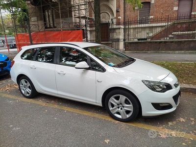 Usata Opel Astra Sport 140 CV (102 kW) 2015 Bianco Station wagon