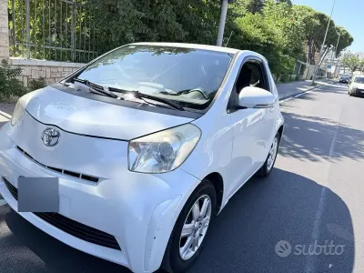 Usata Toyota iQ 68 CV (50 kW) 2009 Bianco Utilitaria