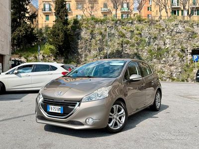 Usata Peugeot 208 Allure 92 CV (67 kW) 2015 Marrone Utilitaria