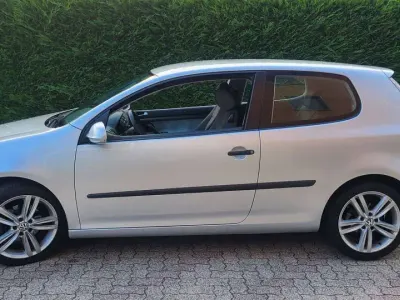 Usata VW Golf IV 140 CV (102 kW) 2005 Argento Berlina
