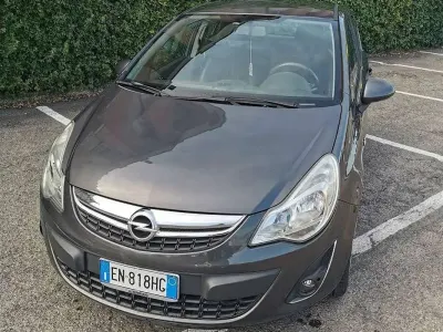 Usata Opel Corsa Edition 86 CV (63 kW) 2012 Grigio Utilitaria