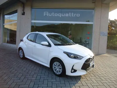 Usata Toyota Yaris Hybrid 92 CV (67 kW) 2021 Bianco Berlina
