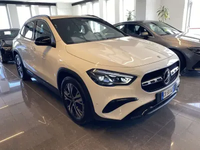 Begagnad Mercedes GLA180 Advanced Plus 136 HK (100 kW) 2024 Vit SUV