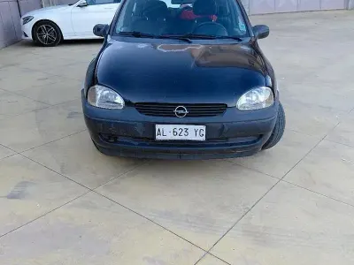 Usata Opel Corsa 45 CV (33 kW) 1997 Nero Utilitaria
