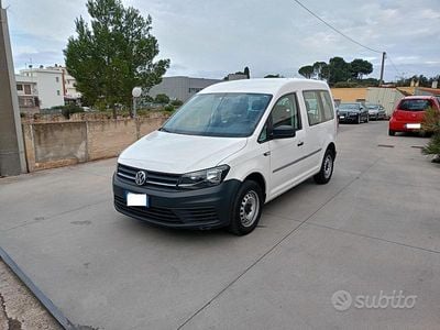 Begagnad VW Caddy 102 HK (75 kW) 2019 Vit Minibuss