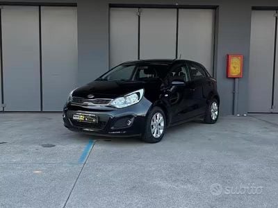 Usata Kia Rio Active 75 CV (55 kW) 2013 Nero Berlina