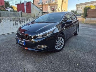 Usata Kia Ceed 99 CV (72 kW) 2014 Nero Utilitaria