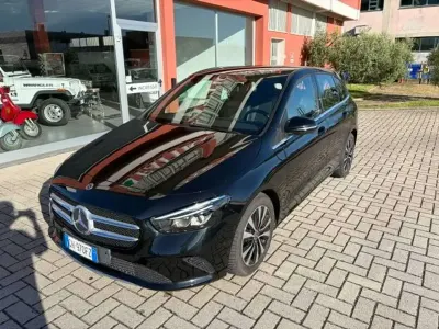 Usata Mercedes B180 Premium 116 CV (85 kW) 2022 Nero Utilitaria
