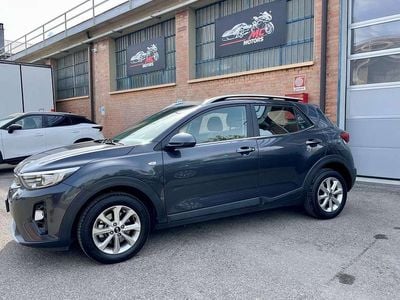 Usata Kia Stonic Style 101 CV (74 kW) 2018 Full grey SUV