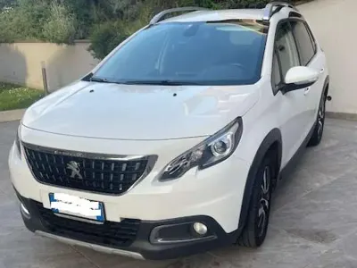 Usata Peugeot 2008 Allure 99 CV (72 kW) 2017 Bianco SUV