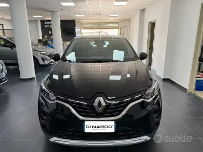 Käytetty Renault Captur Intens 116 HP (85 kW) 2020 Musta Katumaasturi