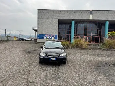 Usado Mercedes C320 Avantgarde 224 CV (164 kW) 2005 Negro Berlina