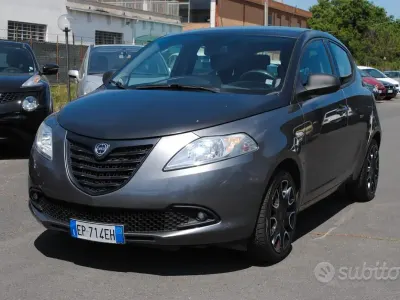 Usata Lancia Ypsilon 69 CV (50 kW) 2013 Grigio Utilitaria