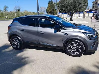 Usata Renault Captur Techno 100 CV (73 kW) 2022 Grigio SUV