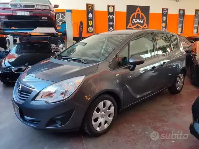 Usata Opel Meriva Cosmo 101 CV (74 kW) 2011 Grigio Monovolume