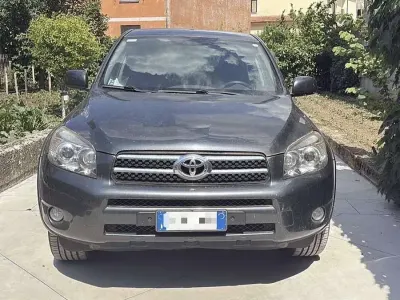 Usata Toyota RAV4 Luxury 177 CV (130 kW) 2007 SUV