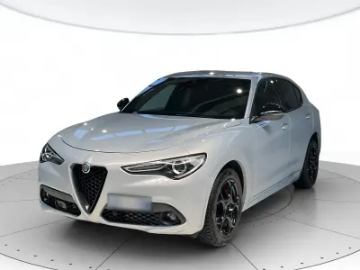 Usata Alfa Romeo Stelvio Sprint 190 CV (139 kW) 2022 Grigio moonlight SUV