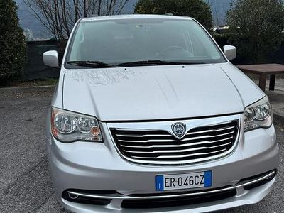 Usata Lancia Voyager 163 CV (119 kW) 2011 Grigio Monovolume