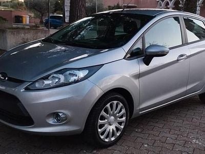 Usata Ford Fiesta Titanium 82 CV (60 kW) 2011 Argento Berlina