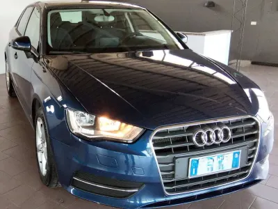 Usata Audi A3 Young 105 CV (77 kW) 2013 Blu/azzurro Berlina